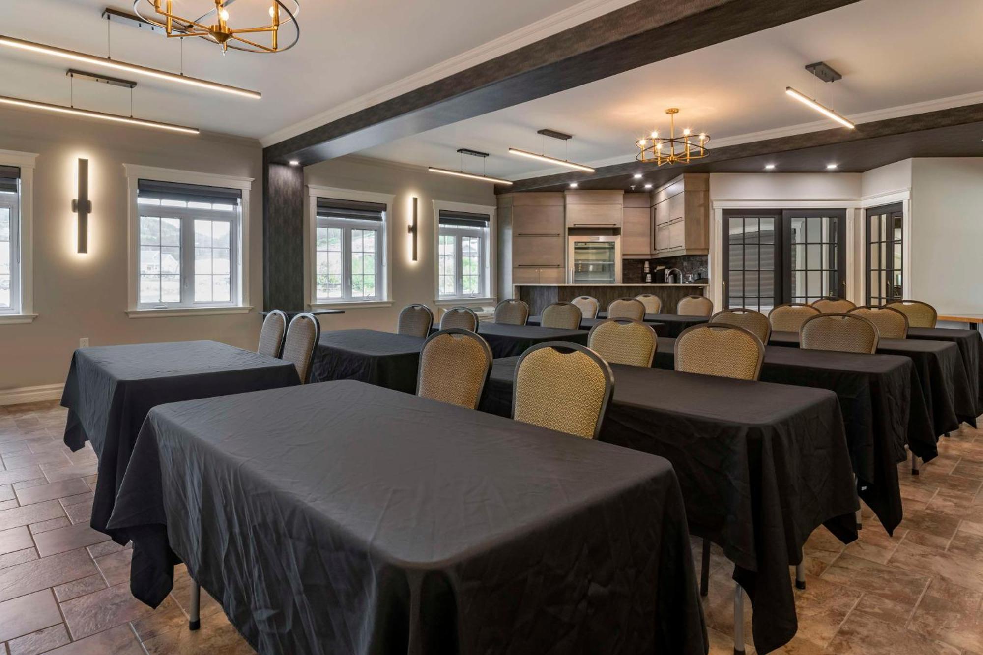 Best Western Plus Edmundston Buitenkant foto